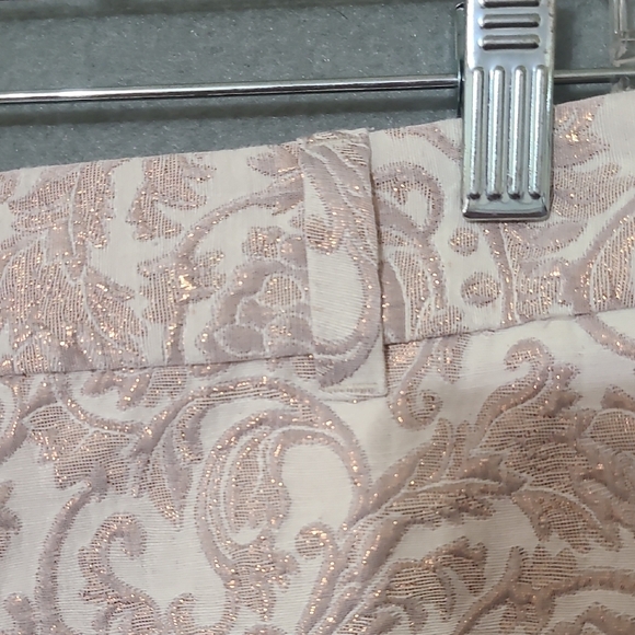 ANN TAYLOR LOFT Women's Elegant Cream/Gold Patterned Women Shorts - Size 12 - Picture 5 of 13